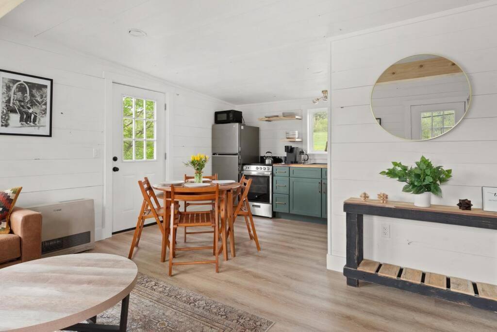Charming & Freshly Restored Farmhouse 1 Mile From Center Of Stowe Buitenkant foto
